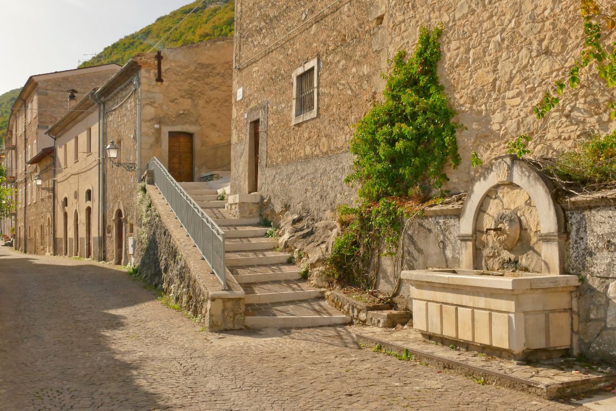 Castrovalva borgo fantasma d'Abruzzo