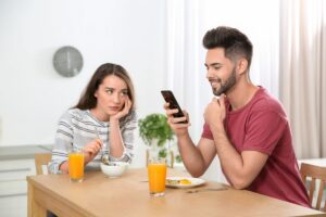 I 5 segni zodiacali più protettivi, gelosi e intensi nei sentimenti
