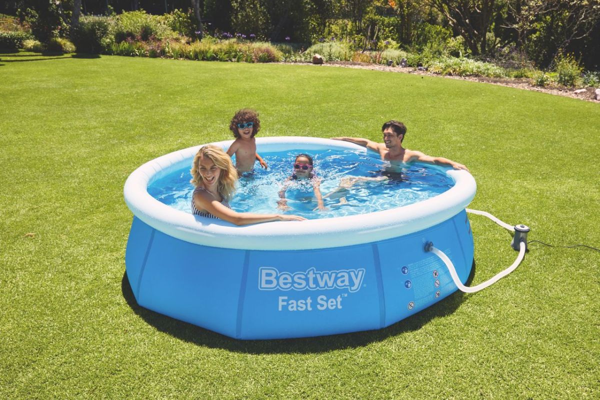 Da Lidl arriva la piscina gonfiabile: ideale per il giardino e costa pochissimo