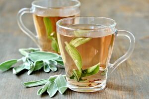 La tisana fredda alla salvia contro il sudore