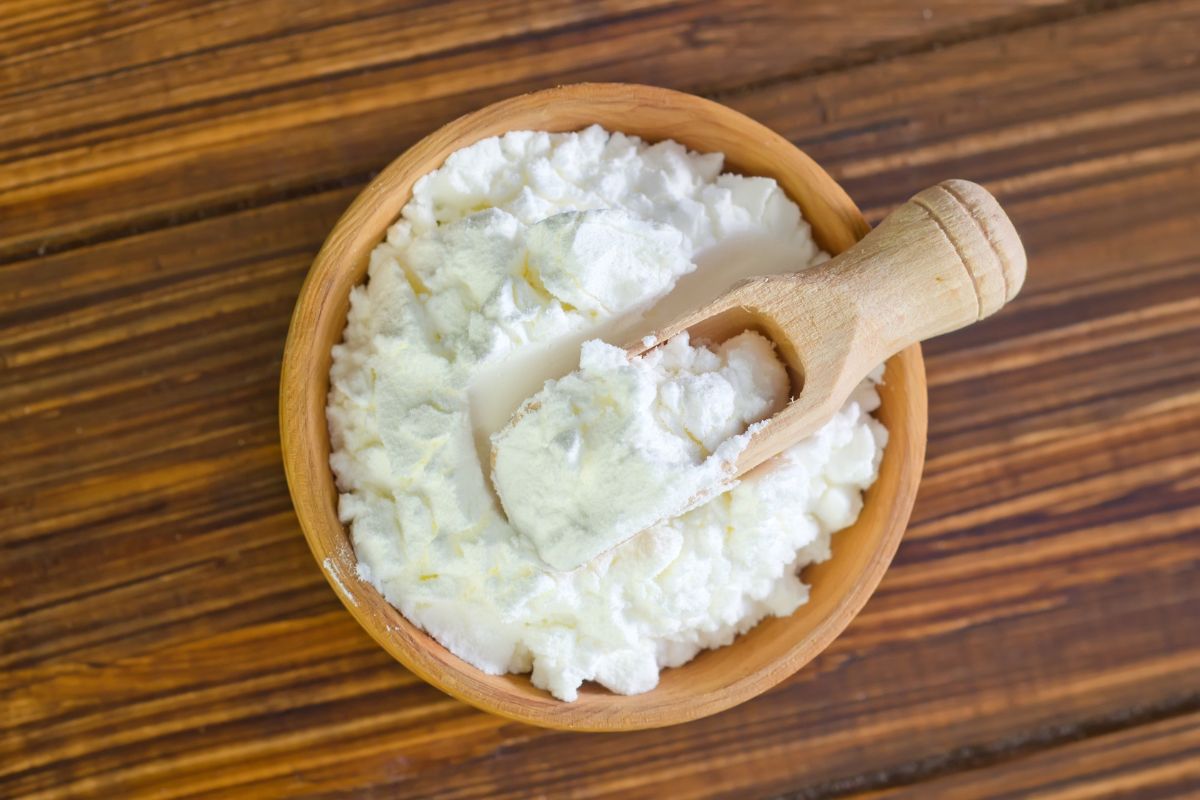 Pelle lucida in estate? Il rimedio naturale che funziona senza rovinare il trucco