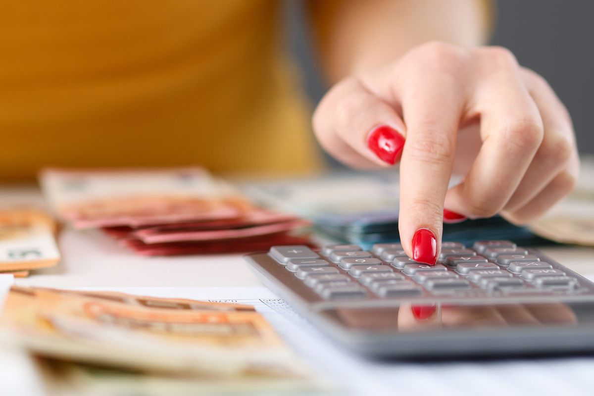 Bilancia: troppe spese? Luglio ti insegna a dire “basta”