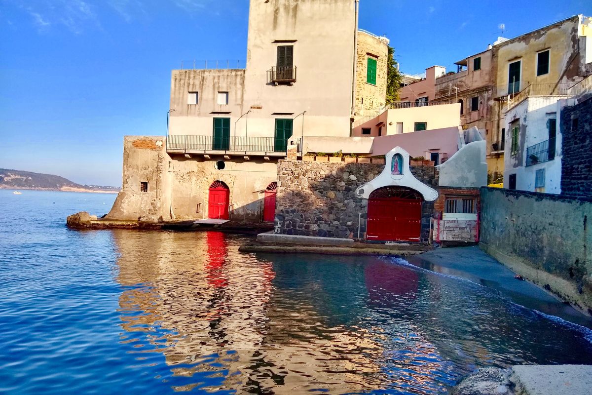 Ischia: i luoghi meno noti dove rilassarsi lontano dal caos estivo