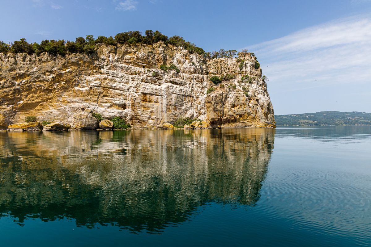 I laghi italiani ideali per una gita di un giorno a inizio mese