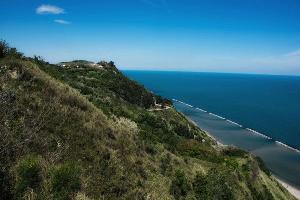 Mare nelle Marche: le spiagge meno affollate dove andare nei primi giorni del mese
