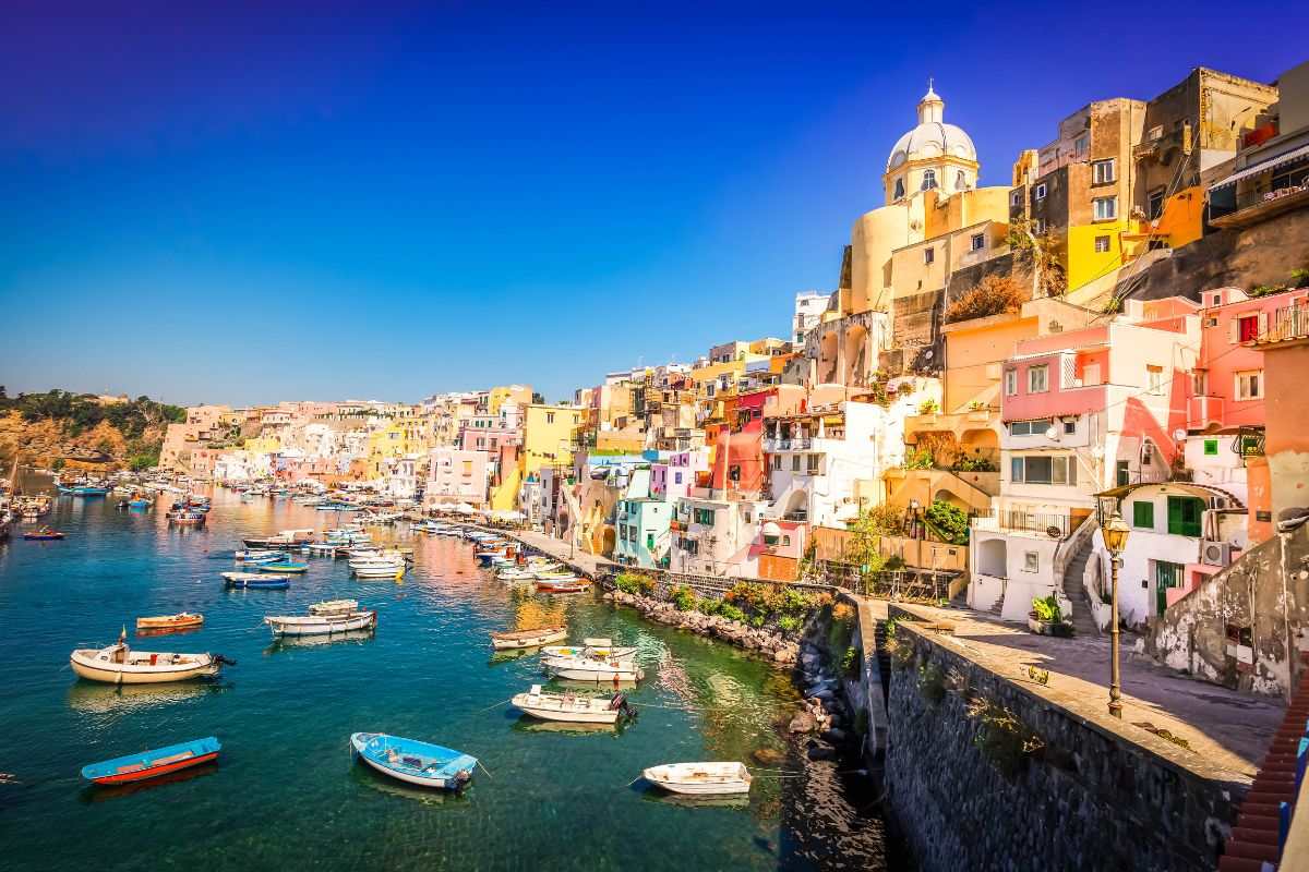 Isola di Procida a luglio