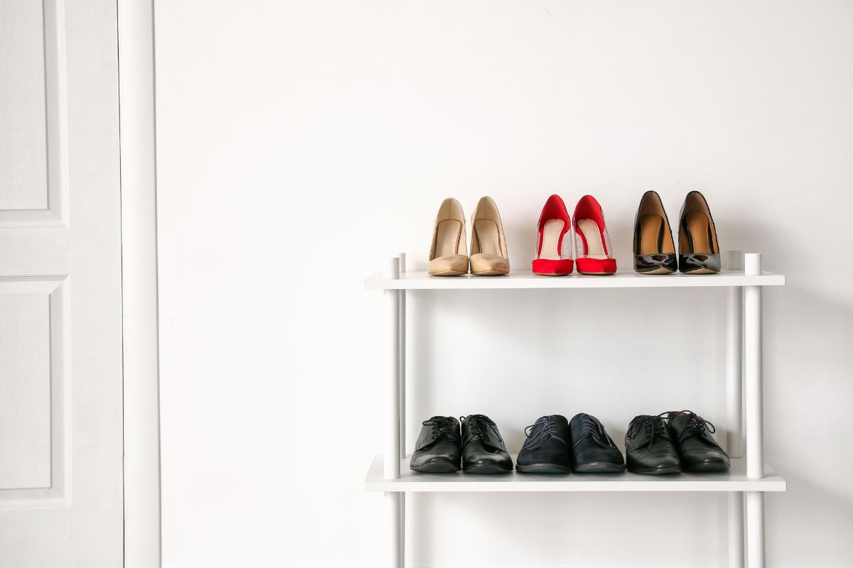 Come sistemare le scarpe estive in poco spazio: soluzioni pratiche e veloci