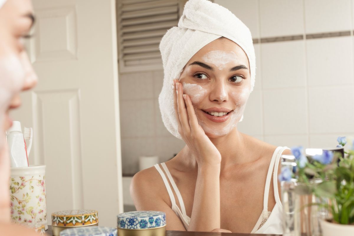 Routine estiva per la pelle: i 4 passaggi da non saltare (anche con il caldo)