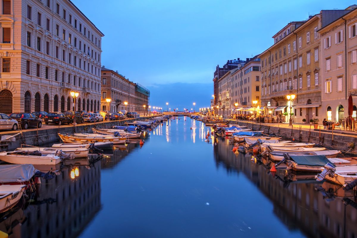 Trieste a luglio: una città sul mare con aria fresca e poca folla