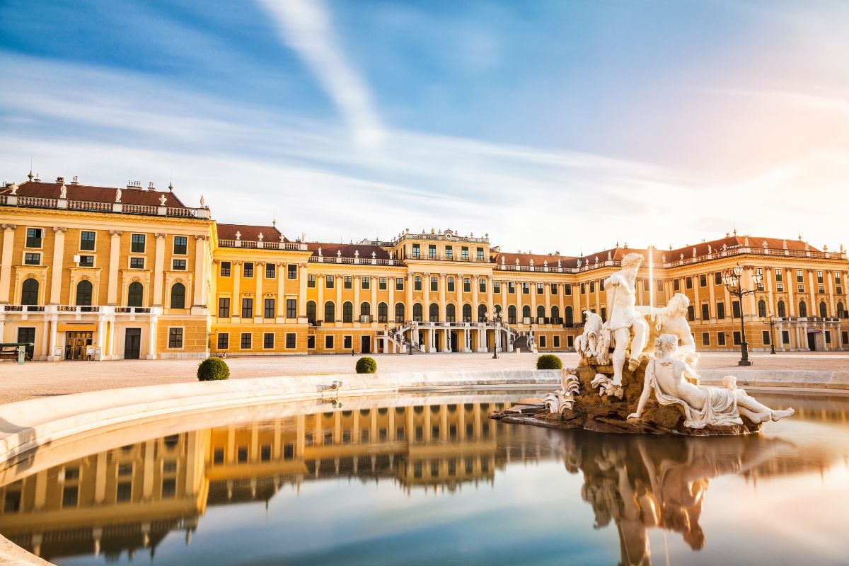 Vienna a luglio: arte, parchi e mercatini con poca folla