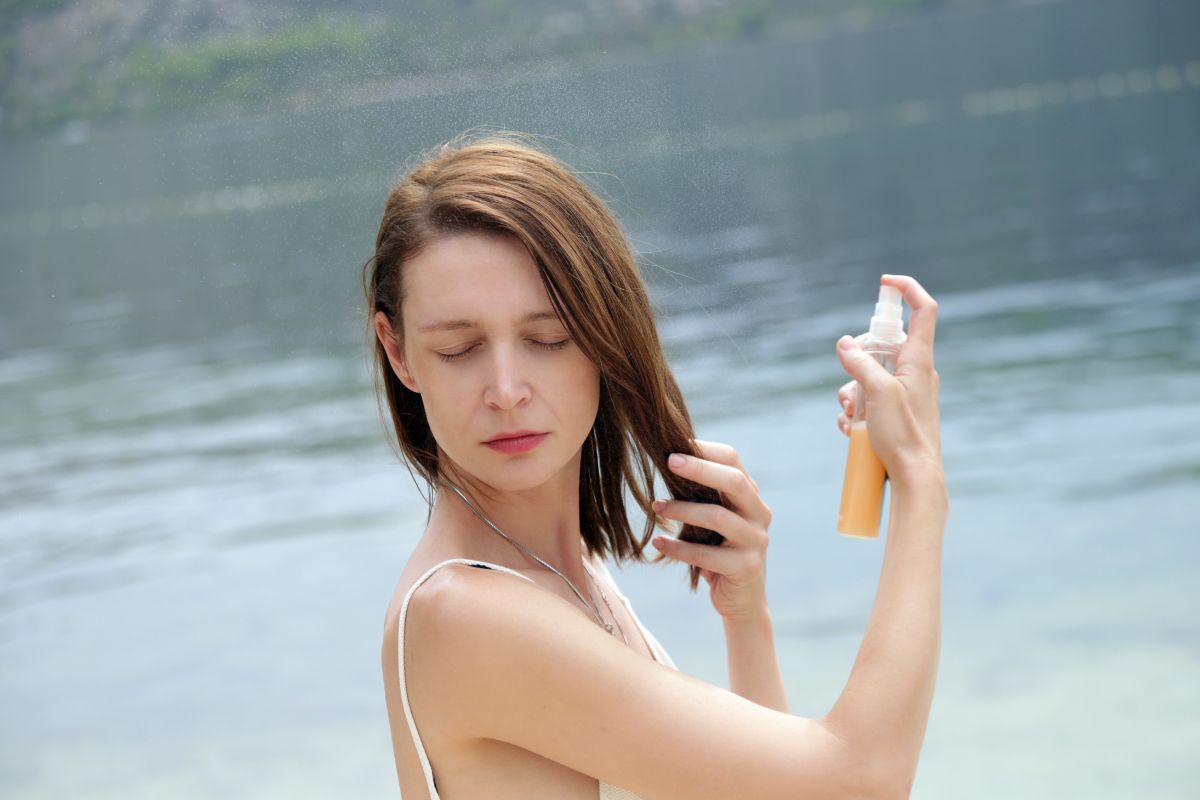 come proteggere i capelli dal sole e dal mare