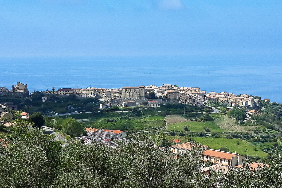 La Calabria segreta: borghi freschi e lontani dalla folla