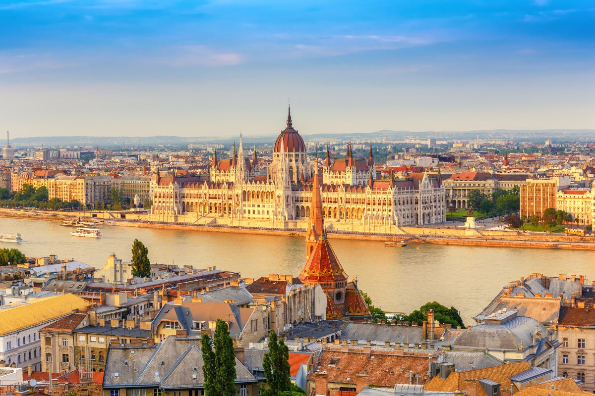 Budapest in agosto: terme, rovine bar e passeggiate sul Danubio
