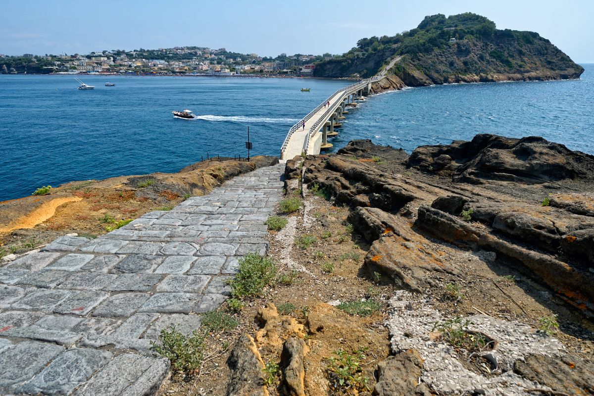 Isola di Procida in agosto: la più piccola e autentica del Golfo di Napoli