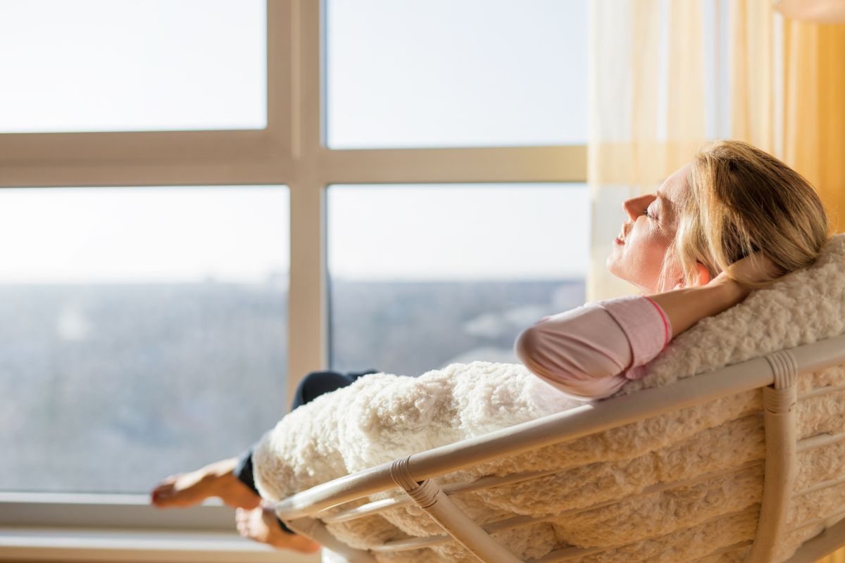 Il caldo e la mente: come combattere la stanchezza psicologica estiva
