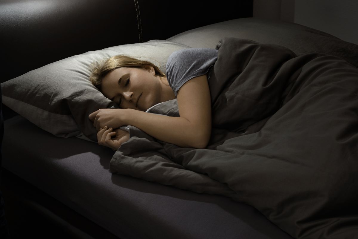 perché bisogna dormire almeno 8 ore a notte